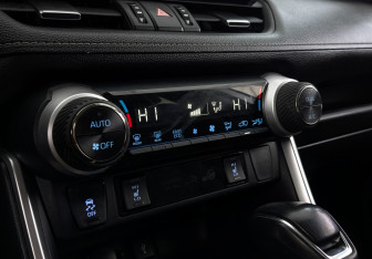 Подержанный автомобиль Toyota RAV4 2021 года (21 фото)