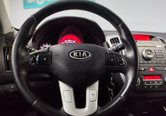 Подержанный автомобиль Kia Ceed Hatchback 2010 года (15 фото)