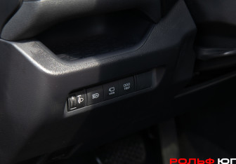 Подержанный автомобиль Toyota RAV4 2025 года (14 фото)