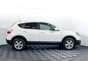 Подержанный автомобиль Nissan Qashqai 2010 года (4 фото)