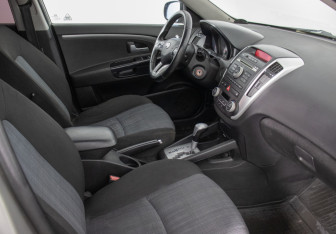 Подержанный автомобиль Kia Ceed Hatchback 2010 года (9 фото)