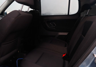 Подержанный автомобиль Skoda Fabia Hatchback 2011 года (10 фото)