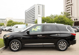 Подержанный автомобиль Infiniti JX 2013 года (6 фото)