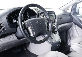 Подержанный автомобиль Hyundai Grand Starex 2018 года (11 фото)