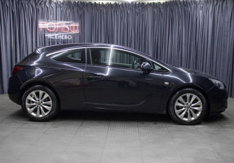 Подержанный автомобиль Opel Astra Hatchback 2013 года (4 фото)