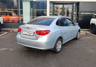 Подержанный автомобиль Hyundai Elantra Sedan 2008 года (5 фото)