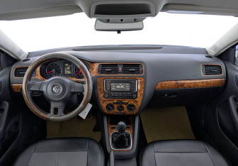 Подержанный автомобиль Volkswagen Jetta Sedan 2014 года (14 фото)