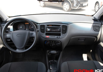 Подержанный автомобиль Kia Rio Sedan 2006 года (11 фото)