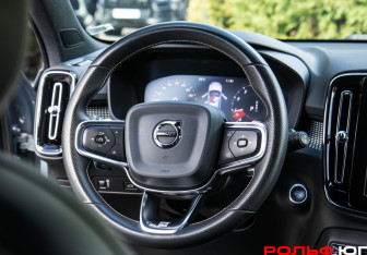 Подержанный автомобиль Volvo XC40 2019 года (11 фото)