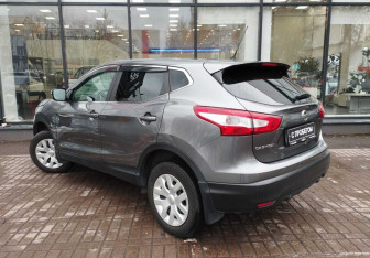 Подержанный автомобиль Nissan Qashqai 2014 года (6 фото)