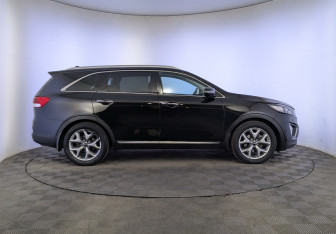 Подержанный автомобиль Kia Sorento 2017 года (4 фото)
