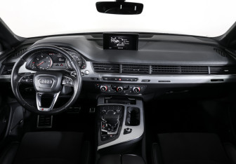 Подержанный автомобиль Audi Q7 2017 года (13 фото)