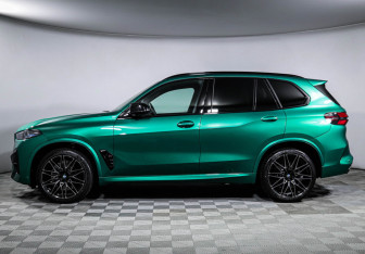 Подержанный автомобиль BMW X5 M 2025 года (8 фото)