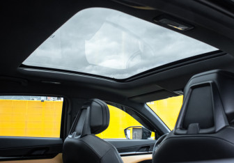 Подержанный автомобиль Changan UNI-V 2022 года (16 фото)