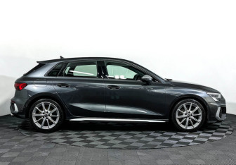Подержанный автомобиль Audi S3 Hatchback 2020 года (4 фото)