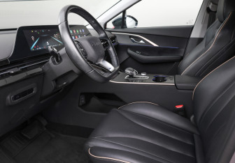 Подержанный автомобиль Omoda C5 2022 года (15 фото)