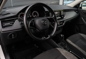 Подержанный автомобиль Skoda Rapid Liftback 2020 года (12 фото)