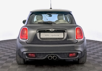 Подержанный автомобиль MINI Hatch 2016 года (6 фото)