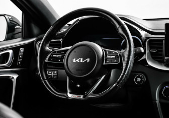 Подержанный автомобиль Kia Ceed Wagon 2021 года (12 фото)