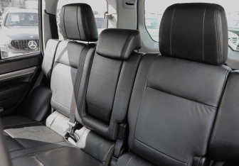Подержанный автомобиль Mitsubishi Pajero 2011 года (17 фото)