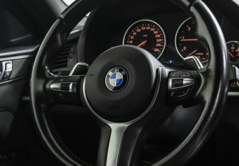 Подержанный автомобиль BMW X4 2018 года (10 фото)