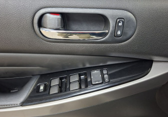 Подержанный автомобиль Mazda CX-7 2011 года (20 фото)