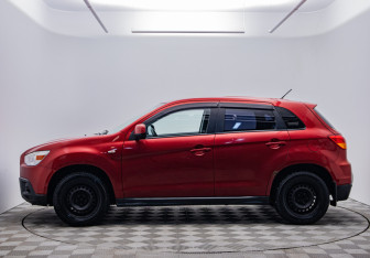 Подержанный автомобиль Mitsubishi ASX 2011 года (8 фото)