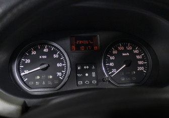 Подержанный автомобиль Renault Sandero 2013 года (12 фото)