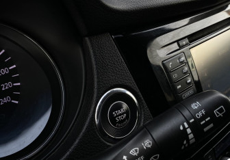 Подержанный автомобиль Nissan X-Trail 2017 года (18 фото)