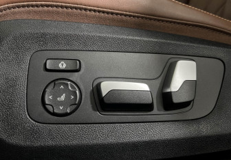 Подержанный автомобиль BMW X5 2025 года (18 фото)