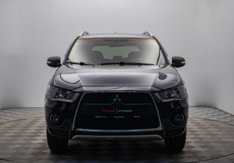 Подержанный автомобиль Mitsubishi Outlander 2010 года (8 фото)