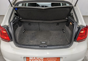 Подержанный автомобиль Volkswagen Polo Hatchback 2011 года (10 фото)