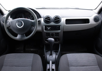 Подержанный автомобиль Renault Logan Sedan 2011 года (12 фото)