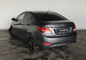 Подержанный автомобиль Hyundai Solaris Sedan 2012 года (5 фото)
