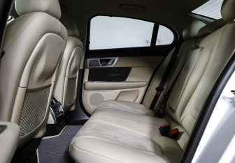 Подержанный автомобиль Jaguar XF Sedan 2013 года (12 фото)