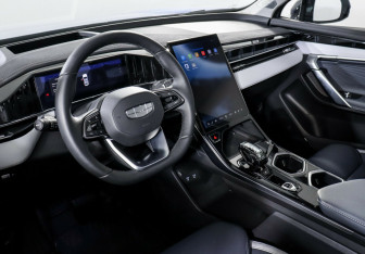 Подержанный автомобиль Geely Atlas 2024 года (11 фото)