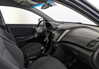 Подержанный автомобиль Hyundai Solaris Sedan 2014 года (13 фото)