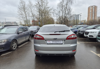 Подержанный автомобиль Ford Mondeo Liftback 2008 года (6 фото)