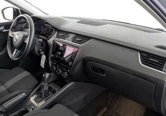 Подержанный автомобиль Skoda Octavia Liftback 2019 года (11 фото)