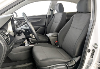 Подержанный автомобиль Kia Rio Sedan 2021 года (20 фото)