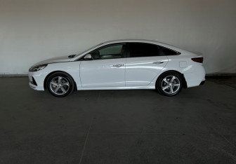 Подержанный автомобиль Hyundai Sonata 2018 года (8 фото)