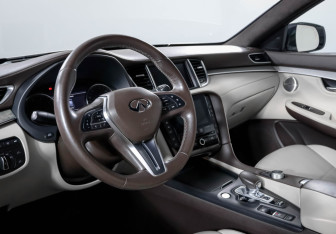 Подержанный автомобиль Infiniti QX50 2018 года (14 фото)