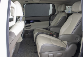 Подержанный автомобиль Kia Carnival 2020 года (11 фото)