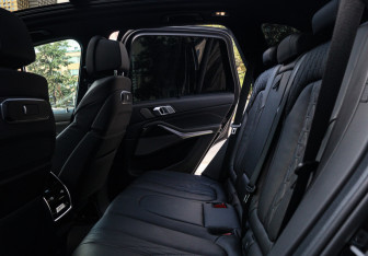 Подержанный автомобиль BMW X5 2025 года (8 фото)