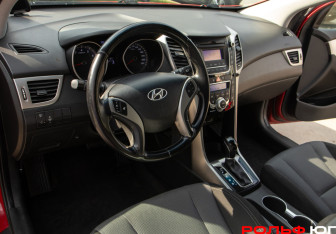 Подержанный автомобиль Hyundai i30 Hatchback 2013 года (16 фото)