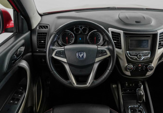 Подержанный автомобиль Changan CS35 2015 года (10 фото)