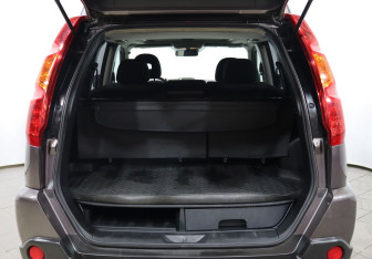 Подержанный автомобиль Nissan X-Trail 2008 года (23 фото)