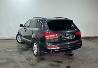 Подержанный автомобиль Audi Q7 2007 года (6 фото)