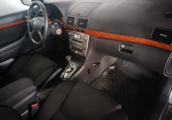 Подержанный автомобиль Toyota Avensis Sedan 2008 года (11 фото)