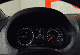 Подержанный автомобиль Volkswagen Amarok 2013 года (9 фото)